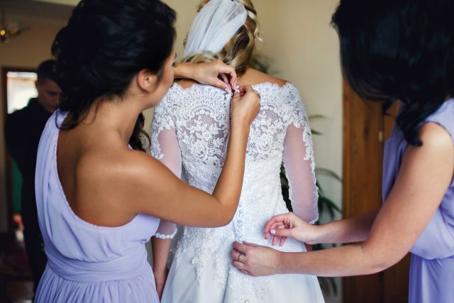 tischdeko hochzeit herbst ideen rustikal zweige blumen